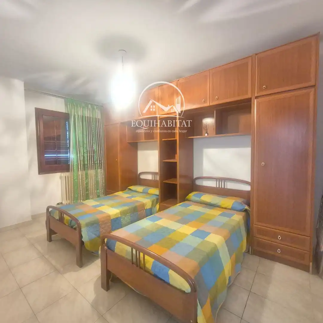 Habitación de Piso de alquiler en Lleida con Aire acondicionado, Terraza y Amueblado