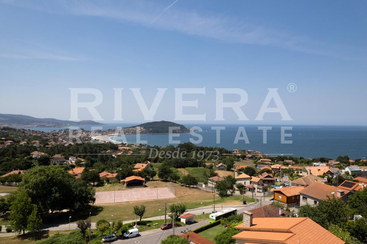 Vista exterior de Casa o xalet en venda en Vigo  amb Calefacció, Jardí privat i Terrassa