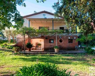 Vista exterior de Casa o xalet en venda en Cerdanyola del Vallès amb Aire condicionat, Calefacció i Terrassa