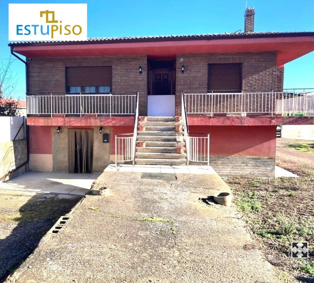 Exterior view of Residential for sale in Mansilla Mayor