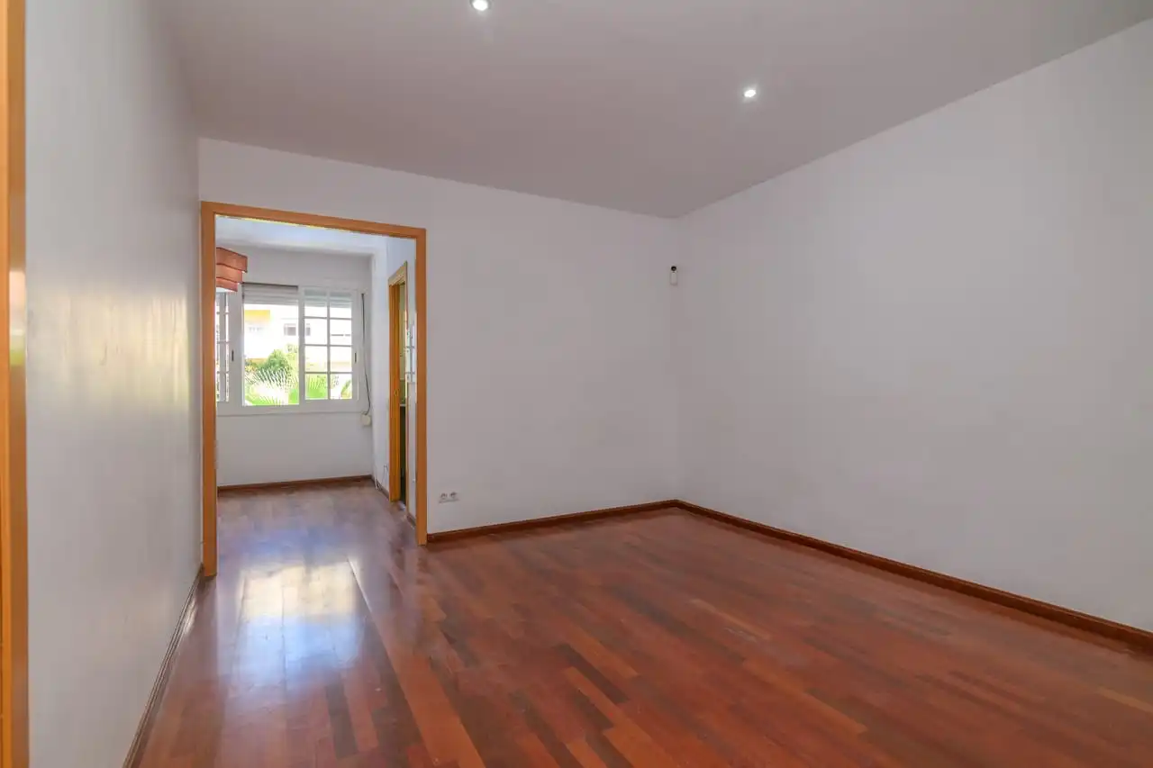 Dormitori de Pis en venda en Barcelona amb Parquet, Terrassa i Traster
