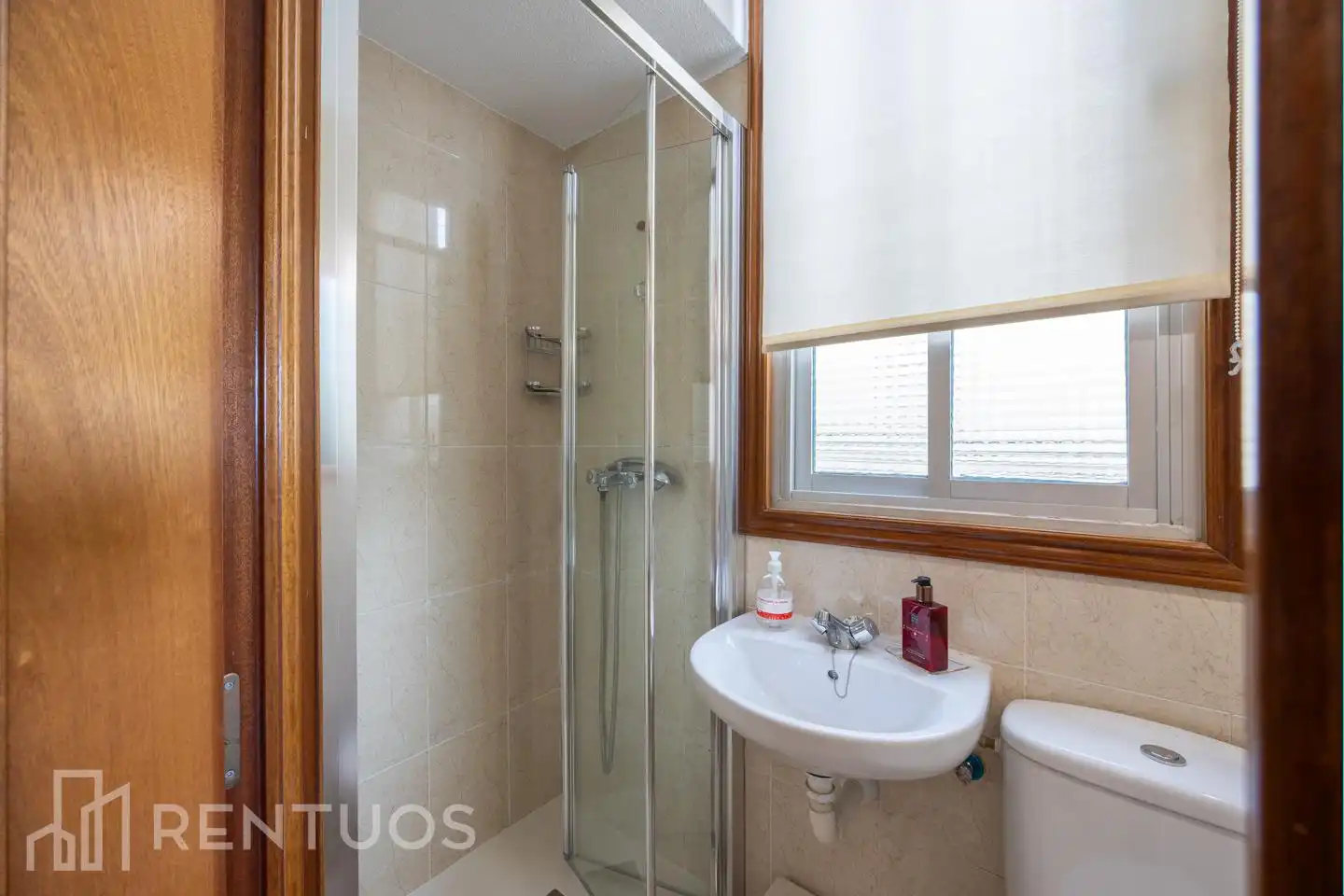 Bathroom of Attic for rent in Madrid  with Air Conditioner, Heating and Parquet flooring