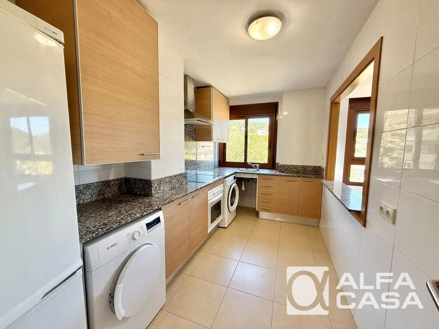 Küche von Wohnung zum Verkauf in Lloret de Mar mit Klimaanlage, Heizung und Terrasse