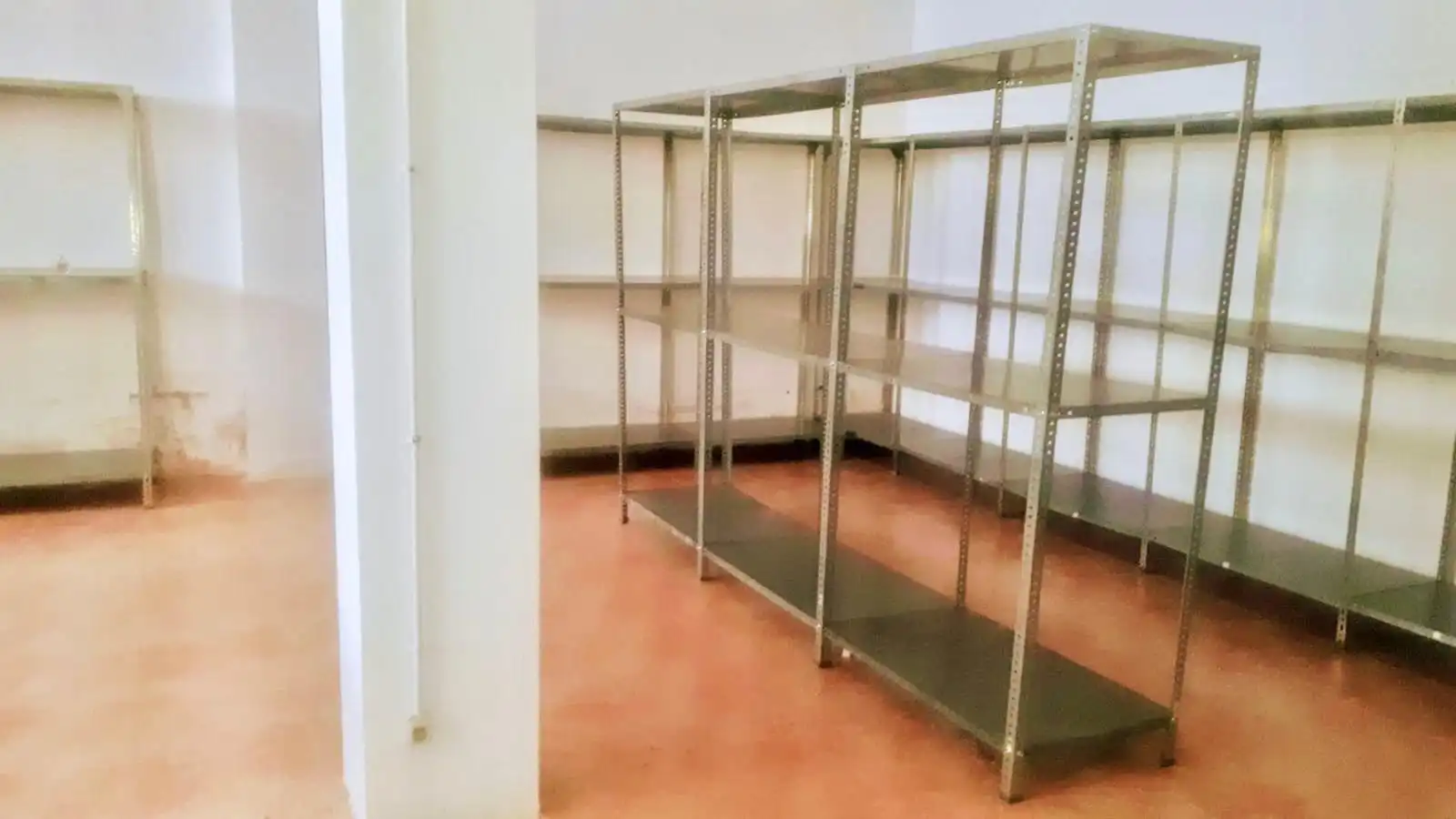 Business premises to rent in Carrer Josep Ayats, imagen 5