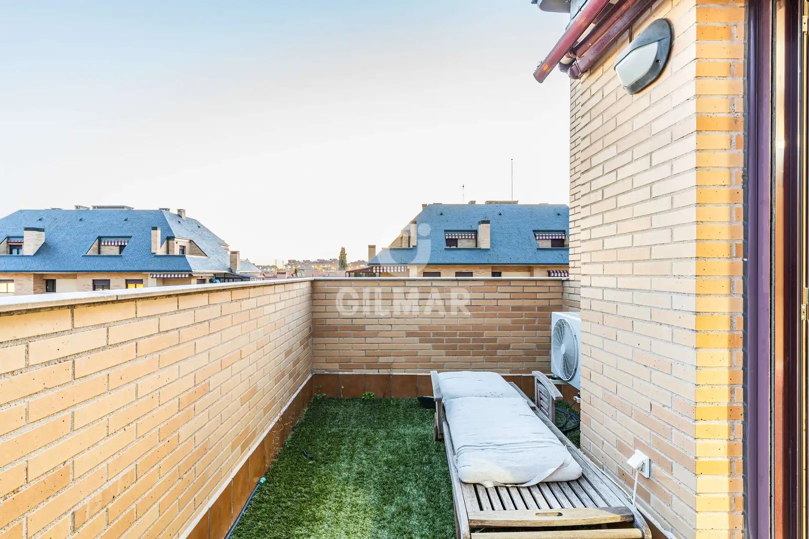 Terrassa de Dúplex en venda en Boadilla del Monte amb Calefacció, Traster i Piscina