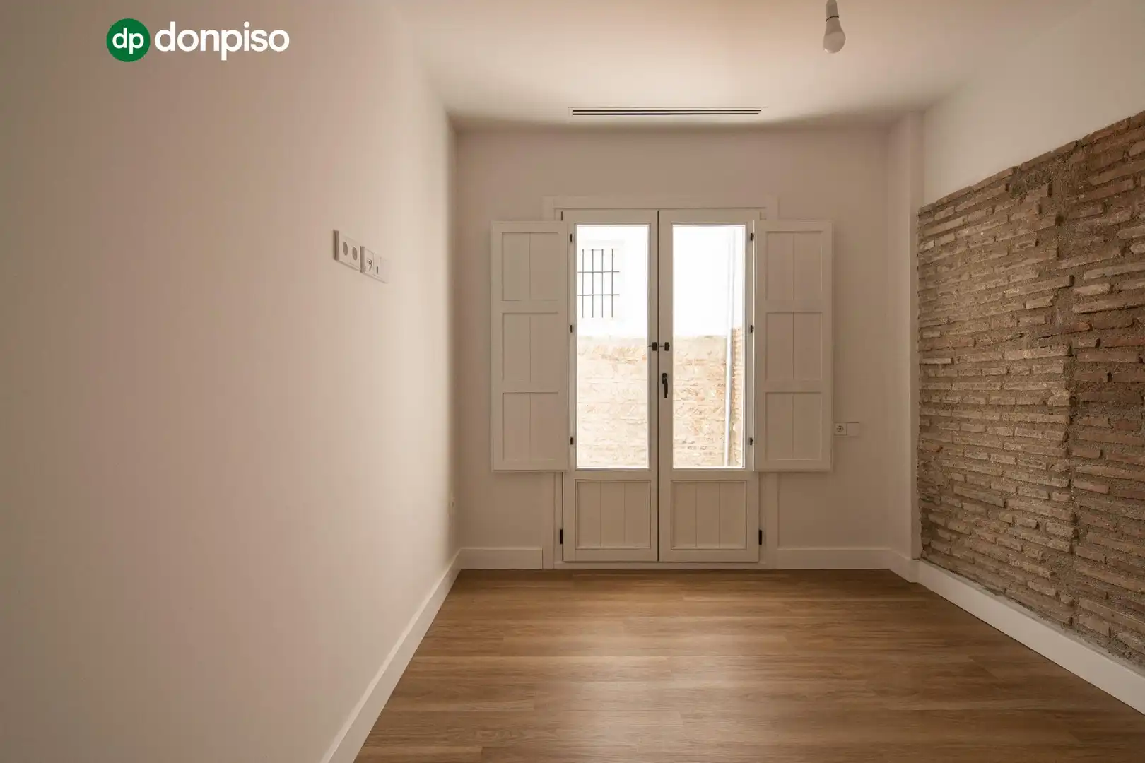 Flat for sale in Granada  with Air Conditioner