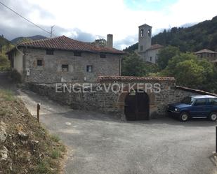 Vista exterior de Casa o xalet en venda en Cabezón de Liébana amb Aire condicionat, Calefacció i Jardí privat