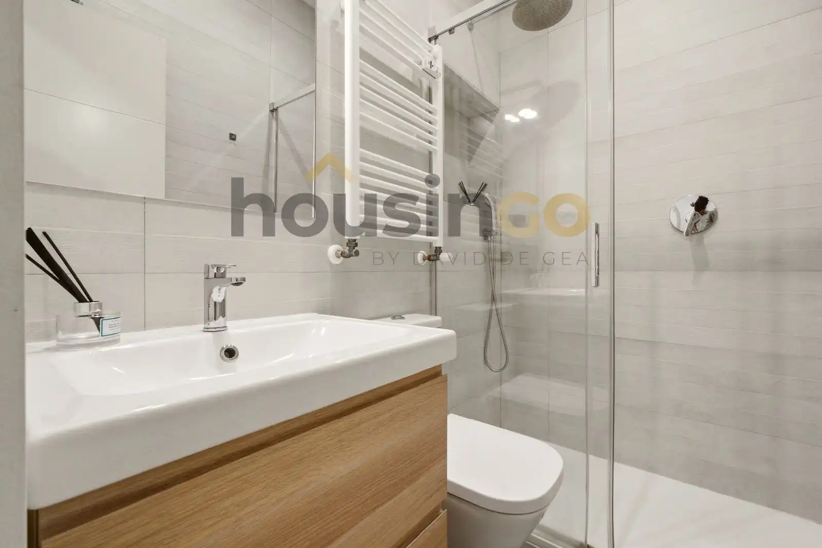 Bathroom of Flat for sale in Madrid  with Air Conditioner, Heating and Storage room