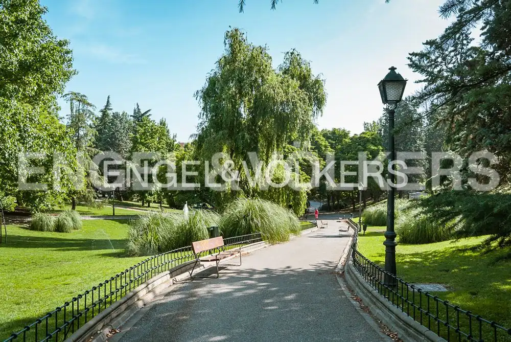 Vista exterior de Piso en venta en Madrid con Aire acondicionado, Calefacción y Jardín privado