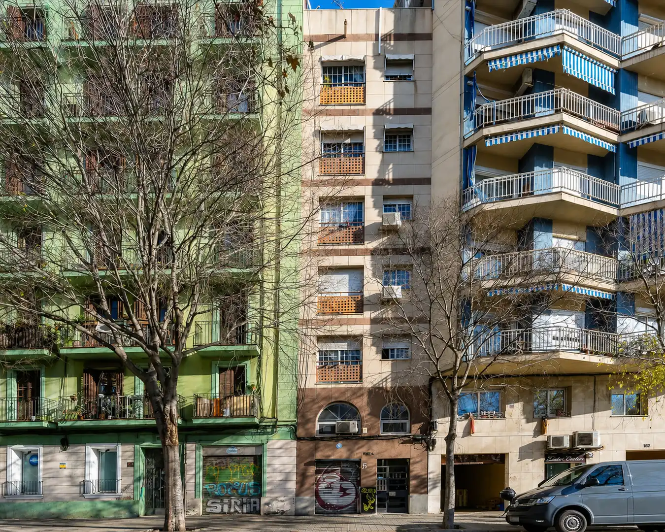 Vista exterior de Local en venda en Barcelona