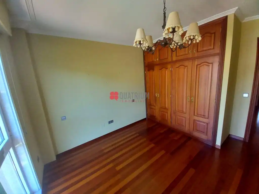 Habitación de Casa o chalet de alquiler en Santiago de Compostela  con Calefacción, Jardín privado y Trastero