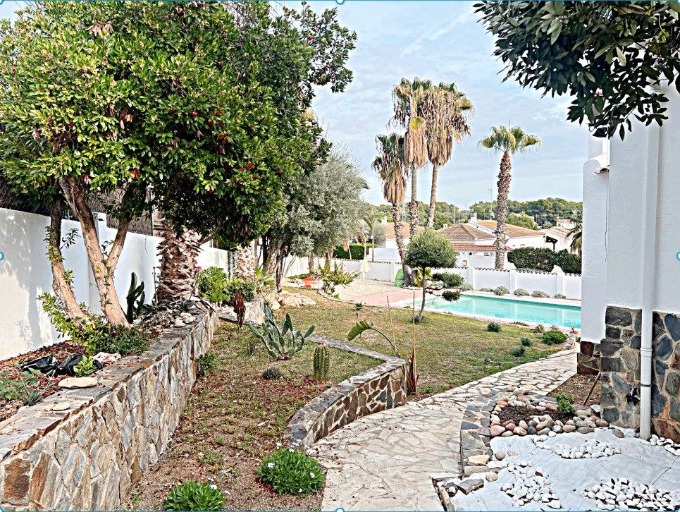 Garden of House or chalet for sale in Cunit  with Air Conditioner, Heating and Private garden