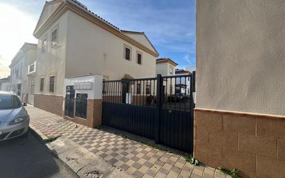 Exterior view of House or chalet for sale in Utrera