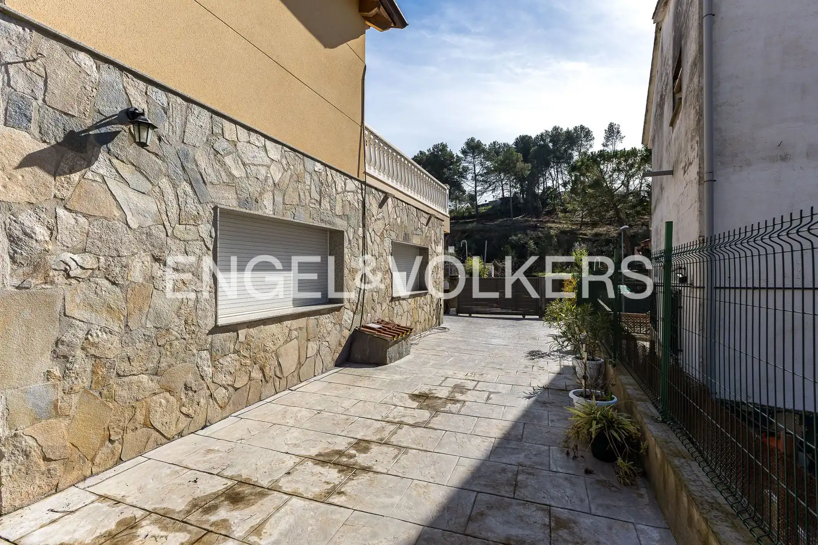 Terrassa de Casa o xalet en venda en Rubí amb Calefacció, Jardí privat i Parquet
