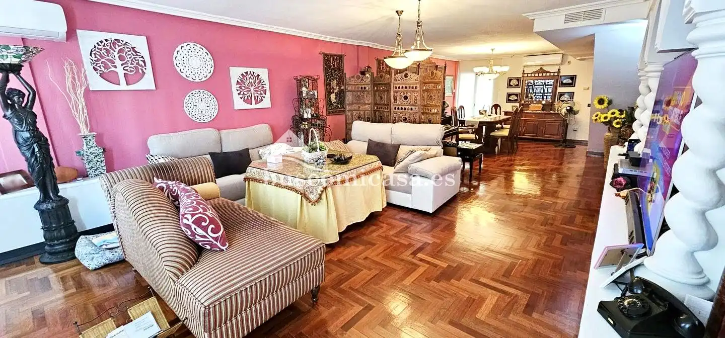 Sala d'estar de Pis en venda en Jaén amb Aire condicionat, Calefacció i Parquet