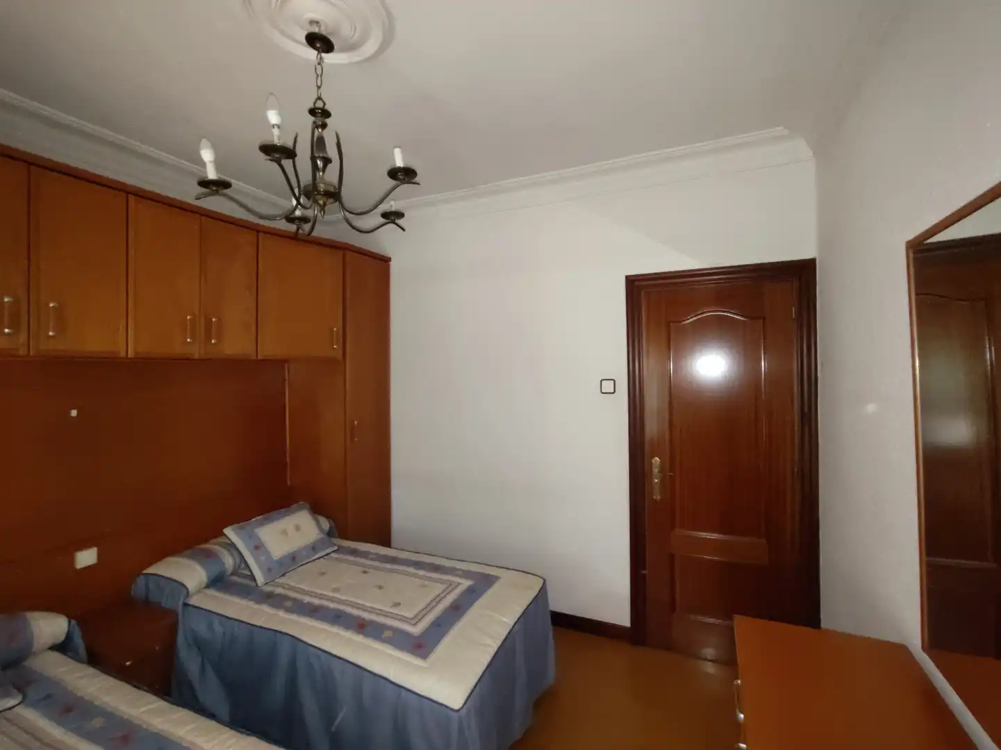 Habitación de Casa o chalet en venta en Torrelavega  con Calefacción, Jardín privado y Terraza