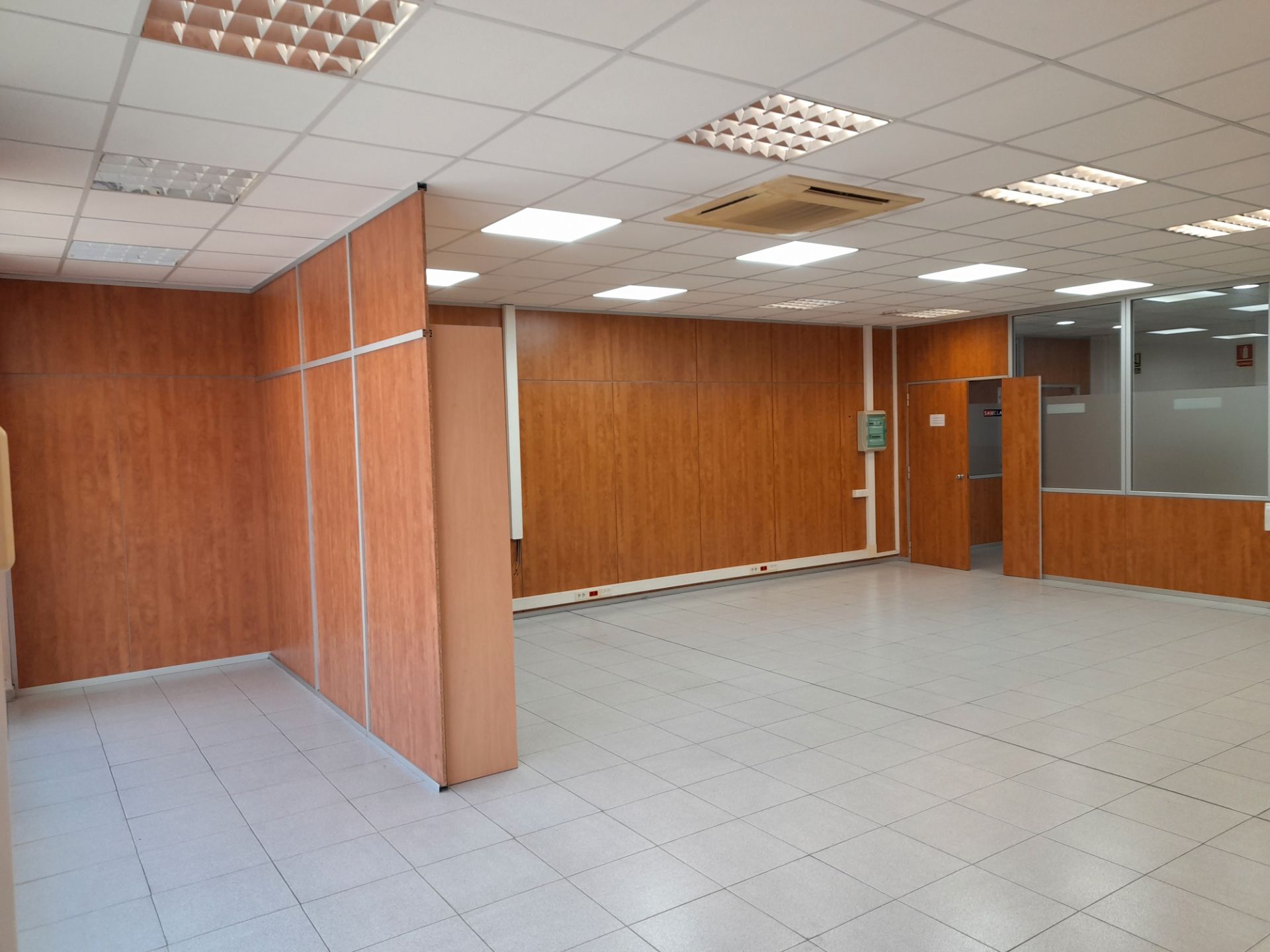 Oficina de lloguer en Mataró amb Aire condicionat, Calefacció i Moblat