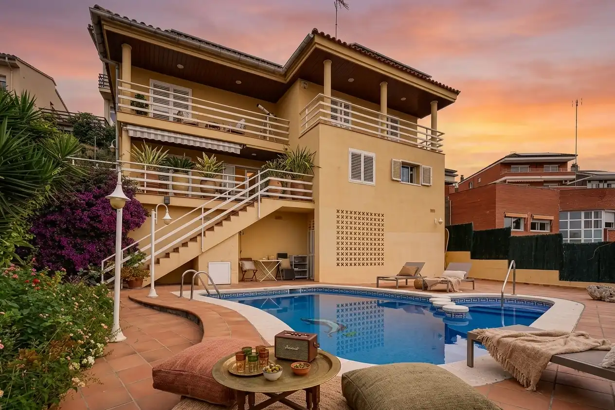 Casa con terraza en venta en Carrer Cretas