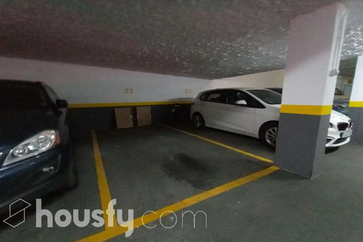 Parking of Flat for rent in Toledo  with Air Conditioner, Heating and Parquet flooring