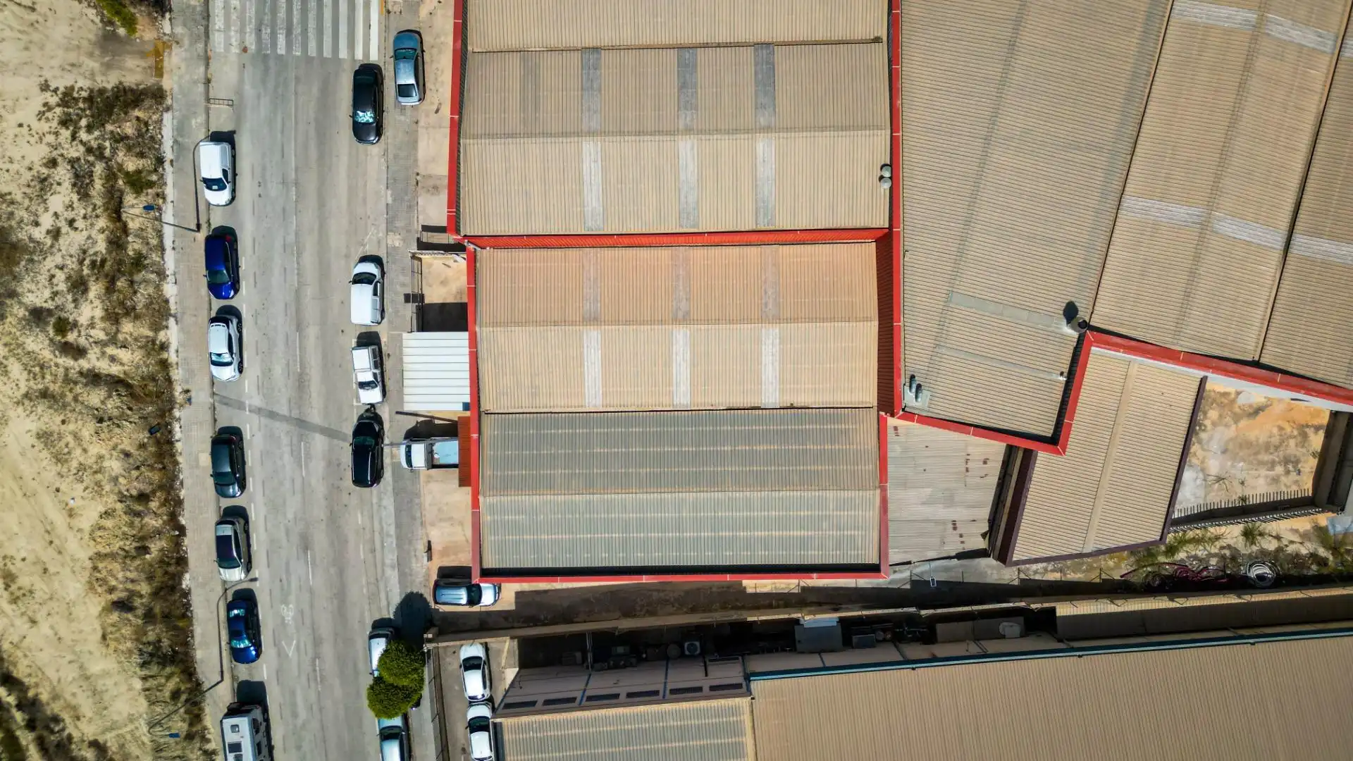 Vista exterior de Nave industrial en venta en Finestrat