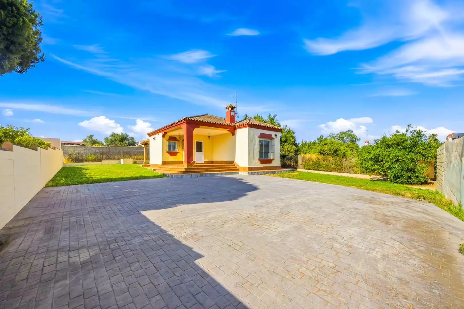 Vista exterior de Casa o xalet en venda en Chiclana de la Frontera
