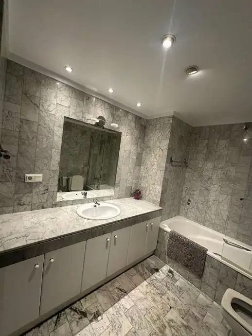 Baño de Piso de alquiler en  Pamplona / Iruña con Calefacción, Parquet y Terraza