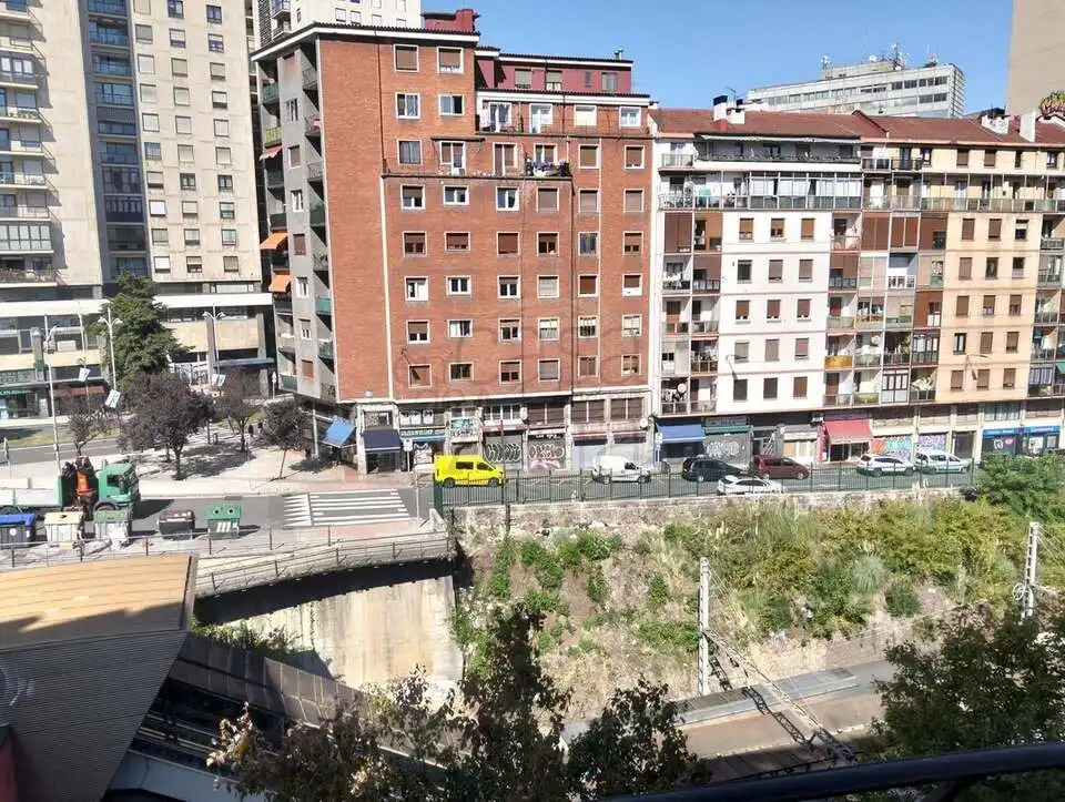 Piso con terraza en venta en Mena Kalea