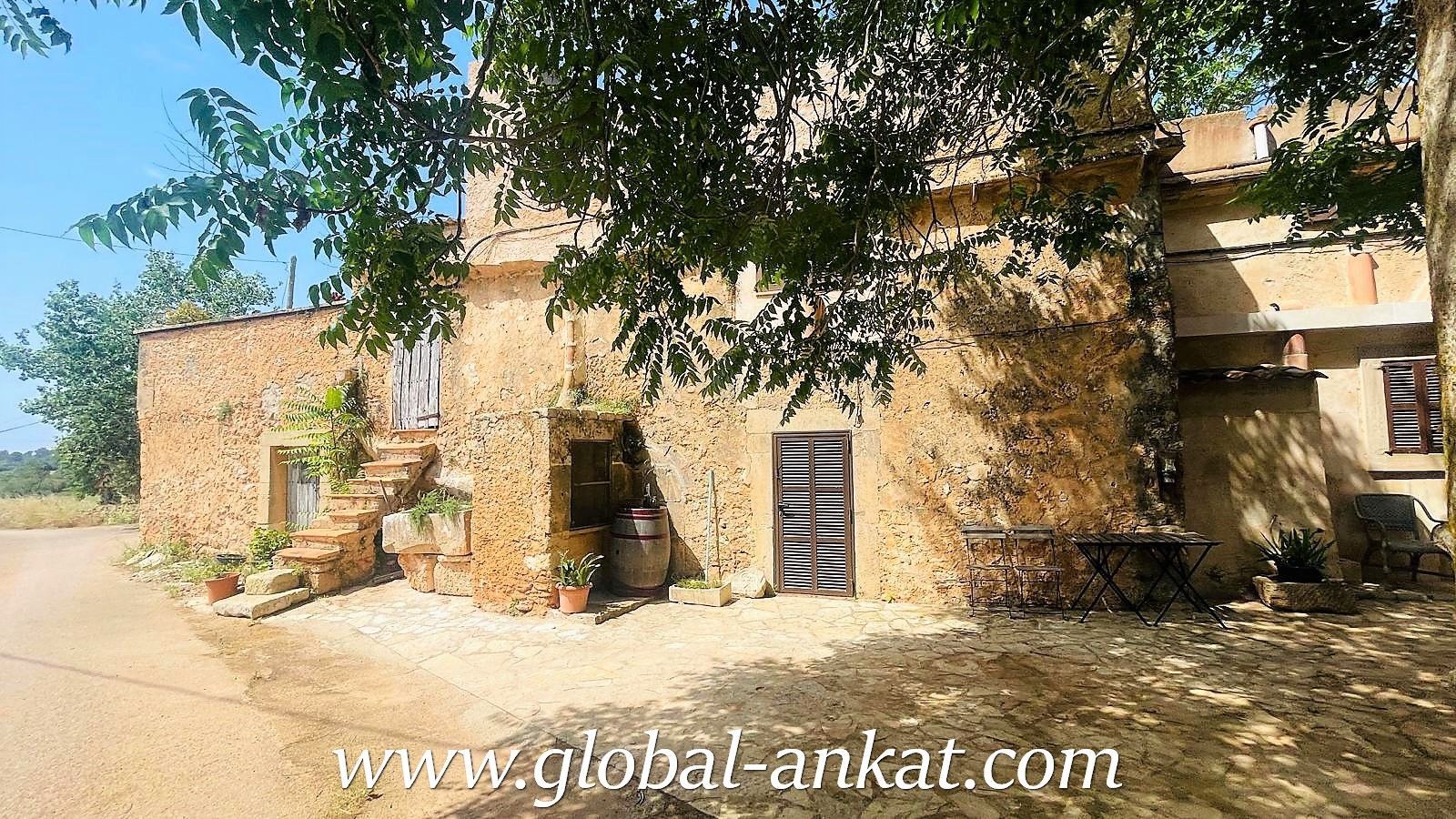 Vista exterior de Finca rústica en venda en Felanitx amb Jardí privat, Terrassa i Traster