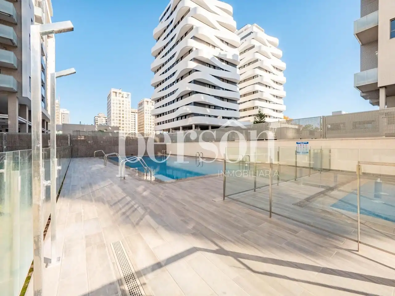 Schwimmbecken von Wohnung zum Verkauf in Valencia mit Klimaanlage, Terrasse und Schwimmbad