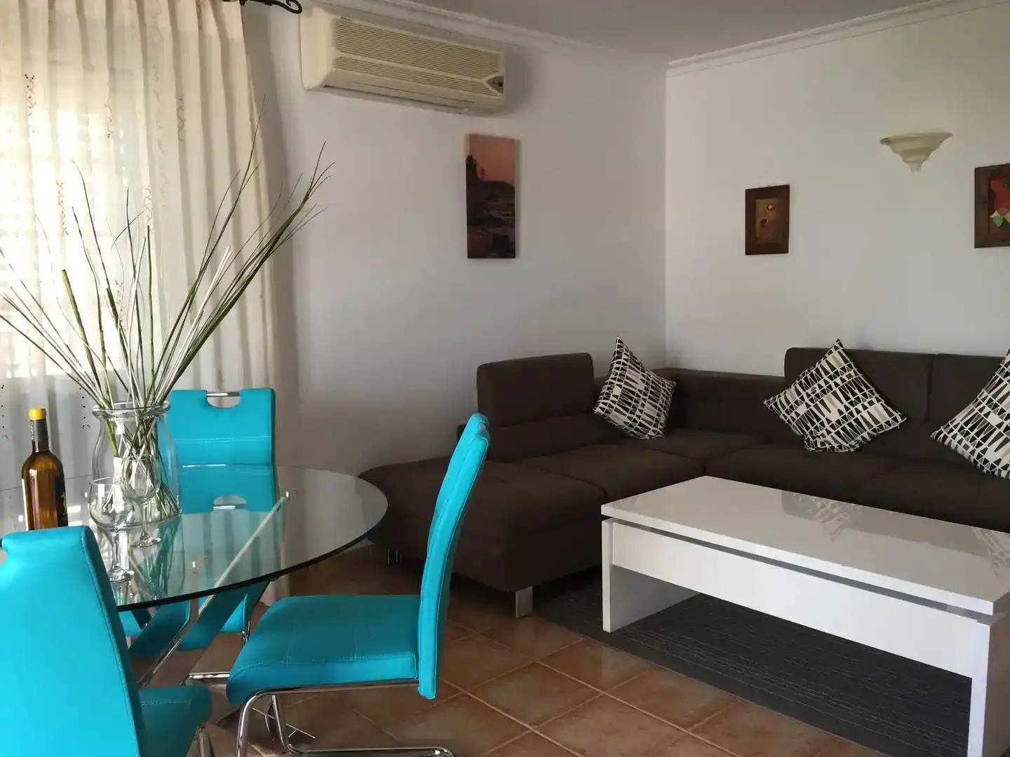 Sala d'estar de Casa adosada en venda en Arrecife amb Aire condicionat, Jardí privat i Traster