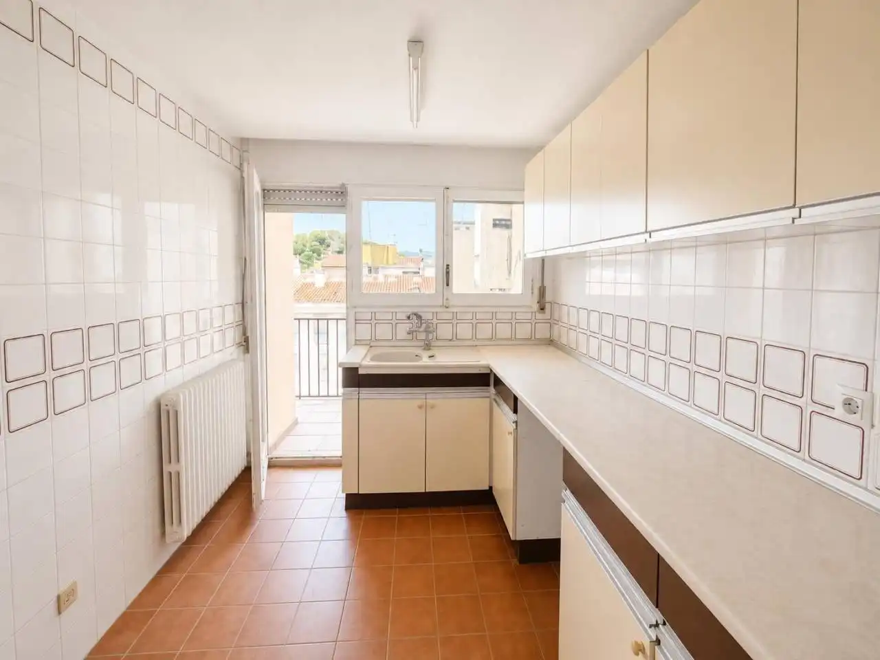 Cocina de Ático en venta en Girona con Calefacción, Terraza y Trastero