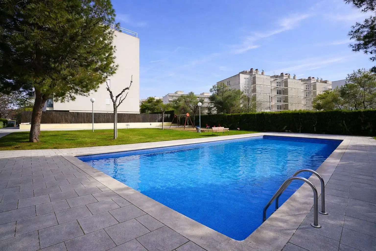 Swimming pool of Flat for sale in Salou  with Air Conditioner, Heating and Private garden