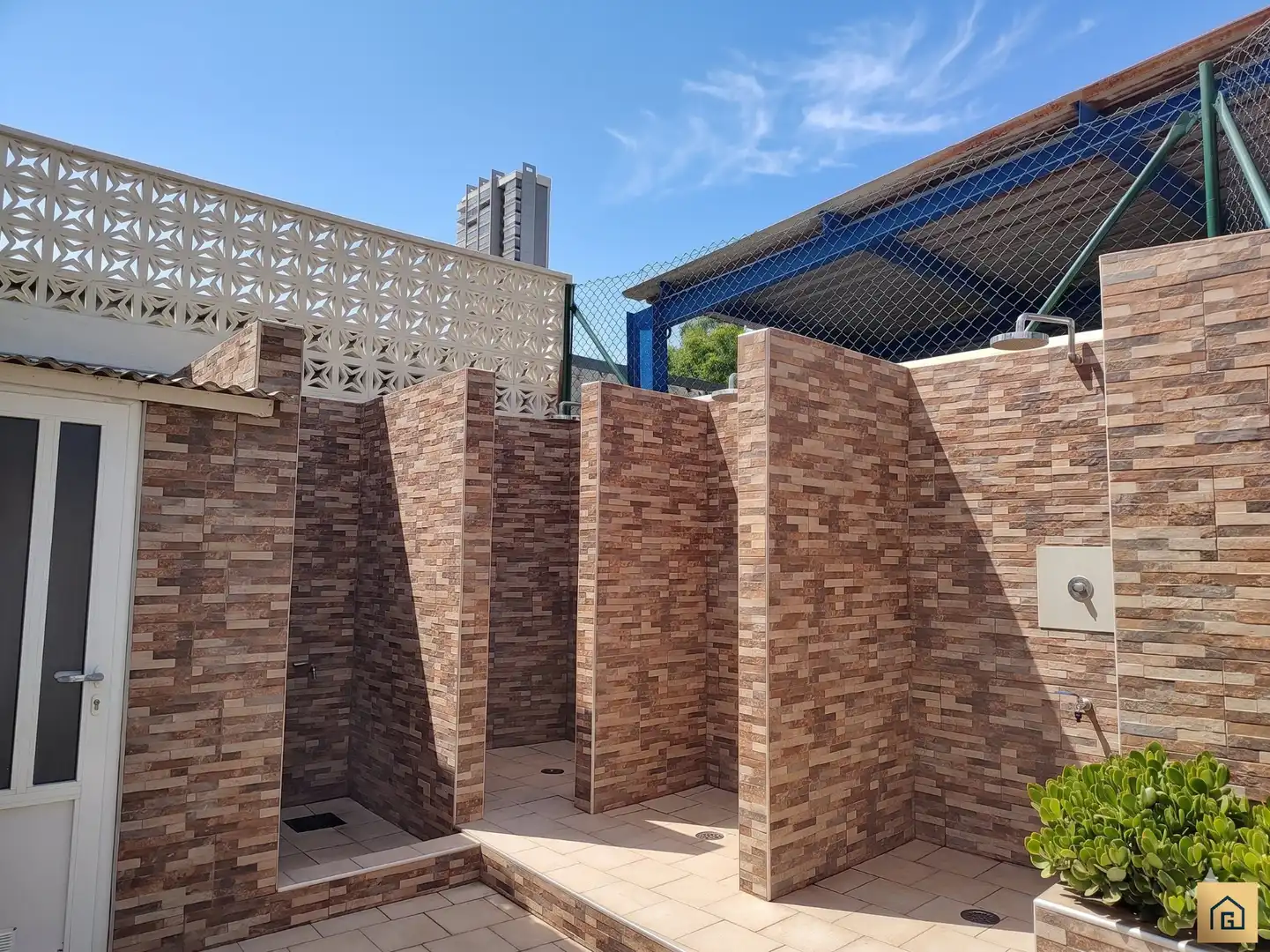 Vista exterior de Piso en venta en Benidorm con Terraza, Amueblado y Alarma