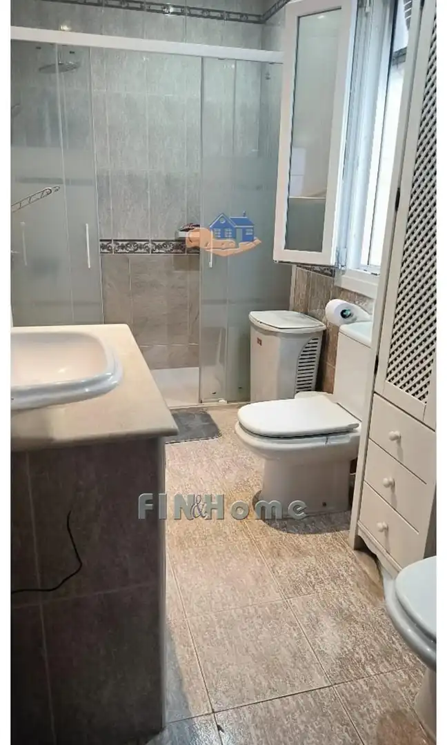 Badezimmer von Wohnung zum Verkauf in Sevilla mit Klimaanlage, Heizung und Privatgarten