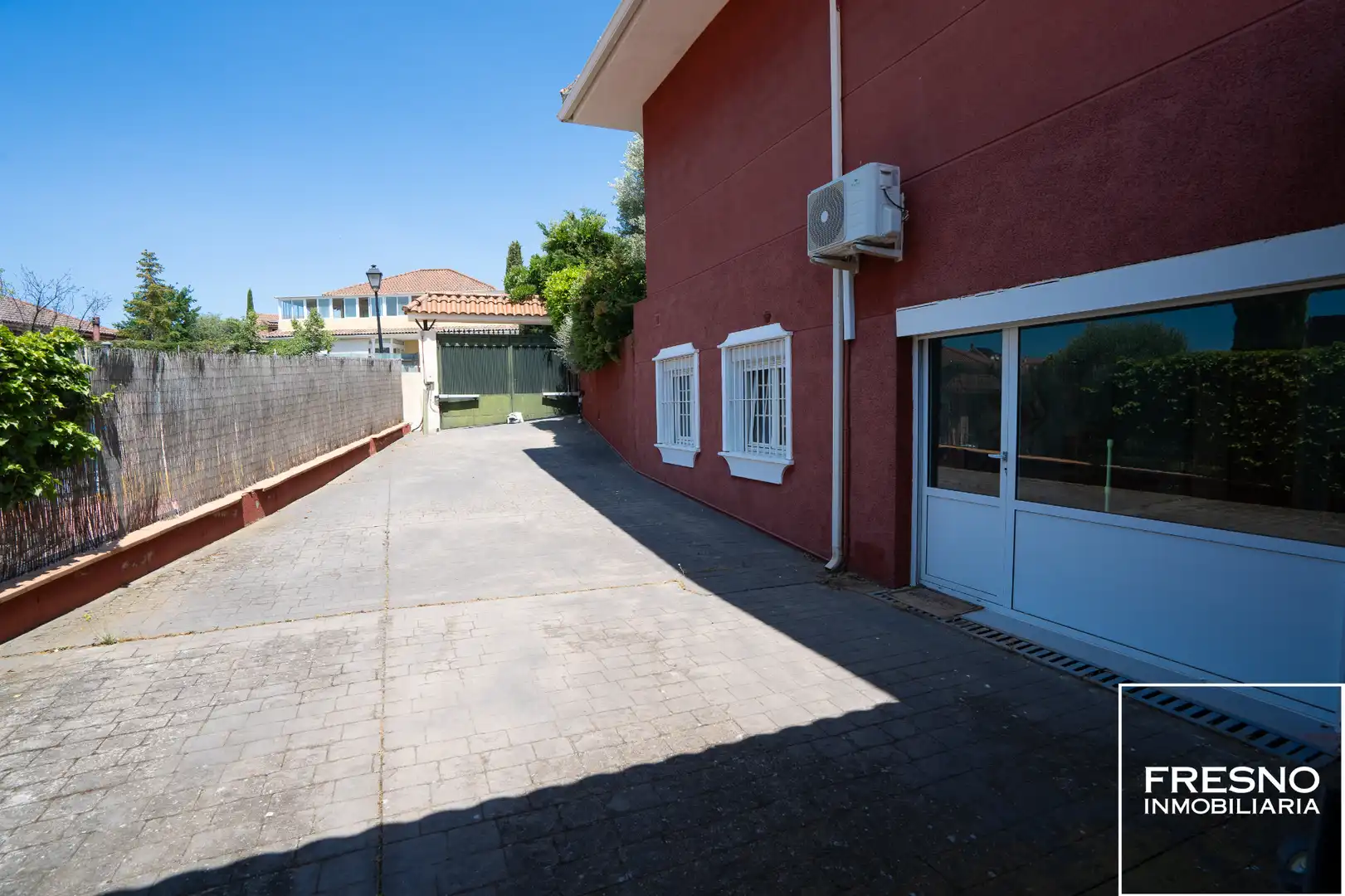 Vista exterior de Casa o xalet en venda en Cobeña amb Aire condicionat, Calefacció i Jardí privat