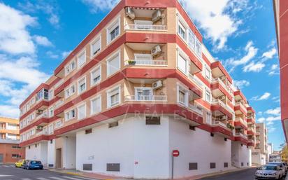Vista exterior de Apartament en venda en Los Montesinos amb Aire condicionat, Terrassa i Piscina comunitària