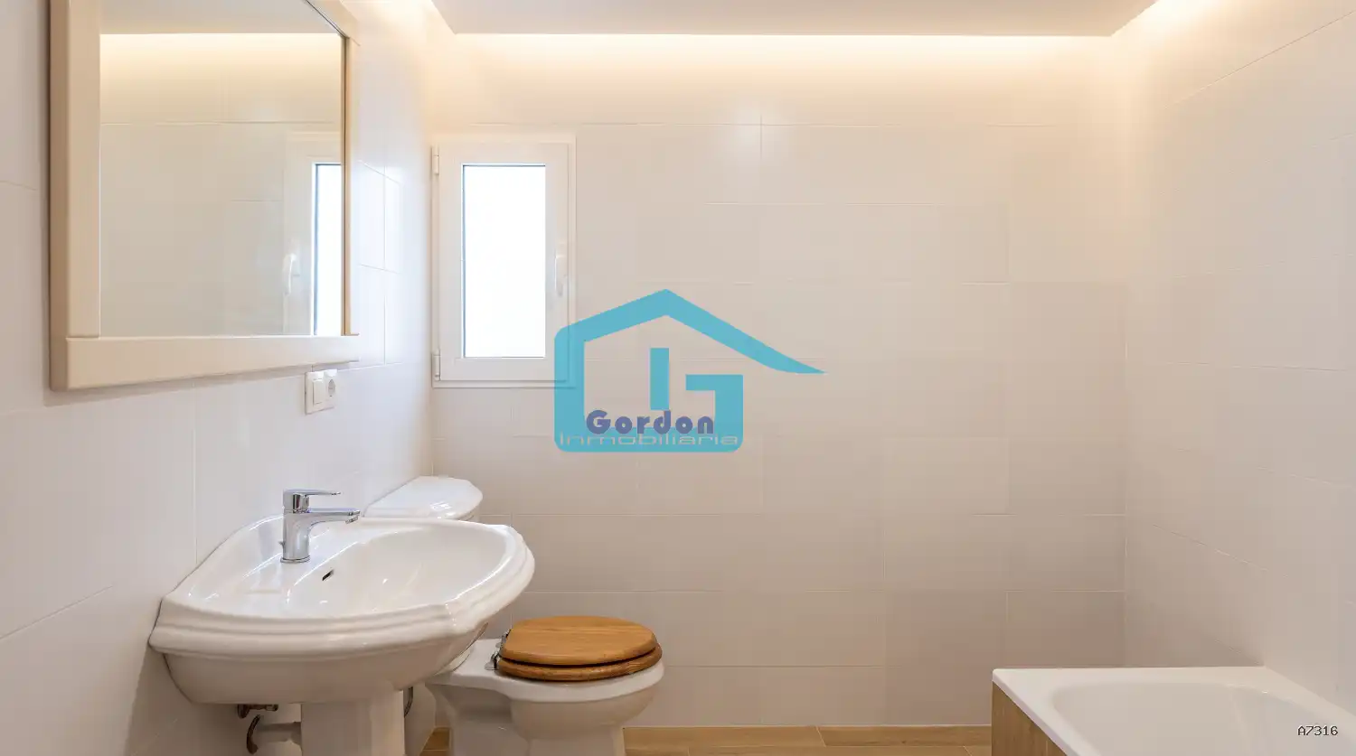 Badezimmer von Wohnung zum Verkauf in Sanxenxo mit Terrasse