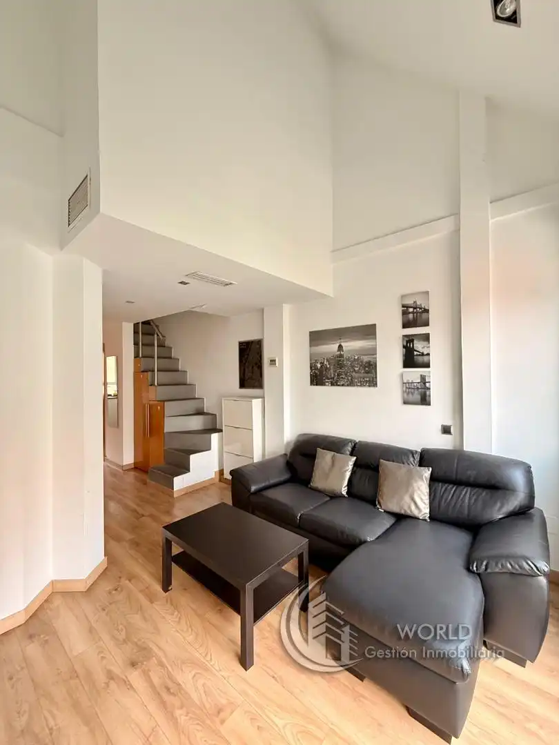 Wohnzimmer von Dachboden zum Verkauf in Madrid mit Klimaanlage, Heizung und Terrasse