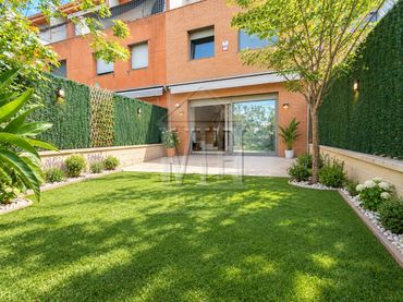 Adosado con balcón en venta en Carrer Minerva 47A