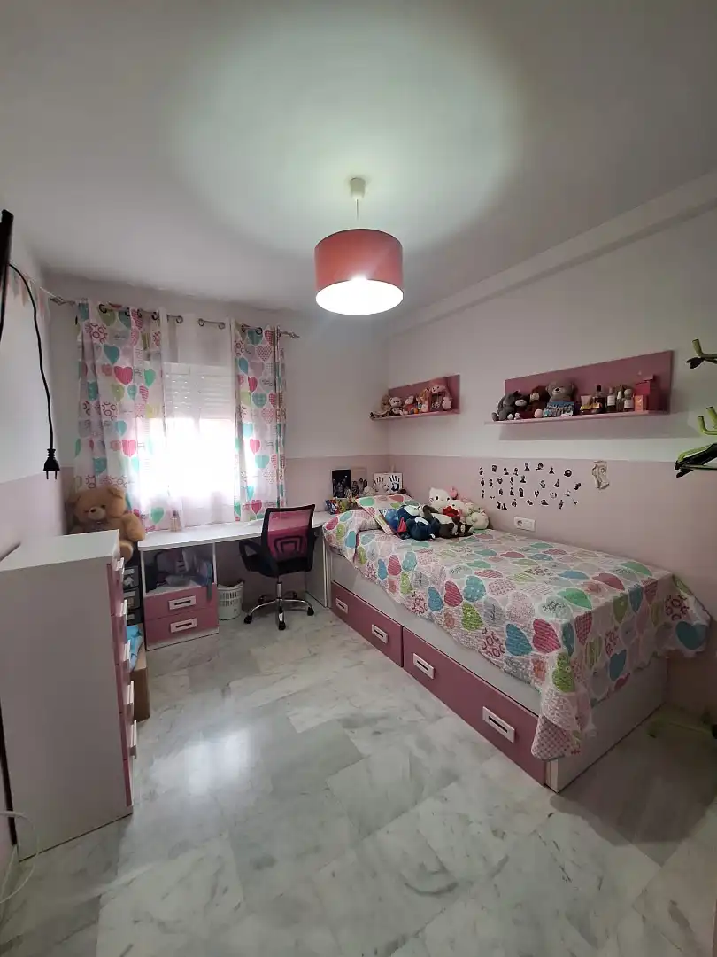 Dormitori de Casa adosada en venda en Écija amb Aire condicionat i Traster