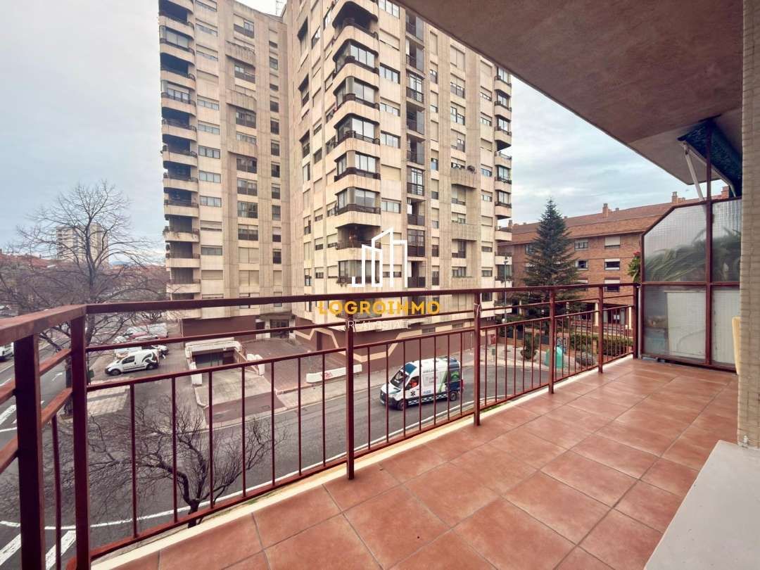 Vista exterior de Pis en venda en  Logroño amb Calefacció i Terrassa