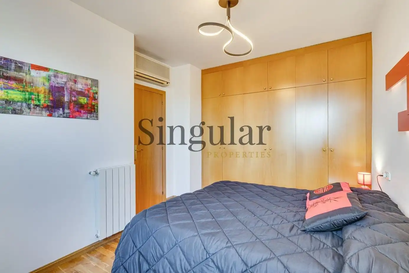 Schlafzimmer von Dachboden zum Verkauf in Barcelona mit Klimaanlage, Heizung und Parkett