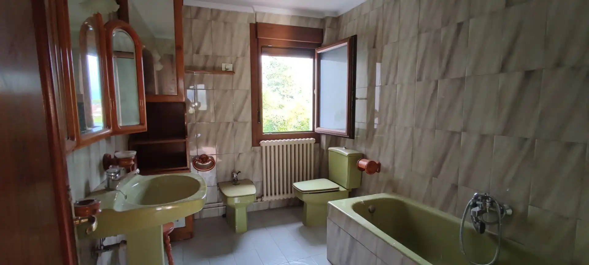 Badezimmer von Wohnung zum Verkauf in Valdegovia / Gaubea mit Heizung
