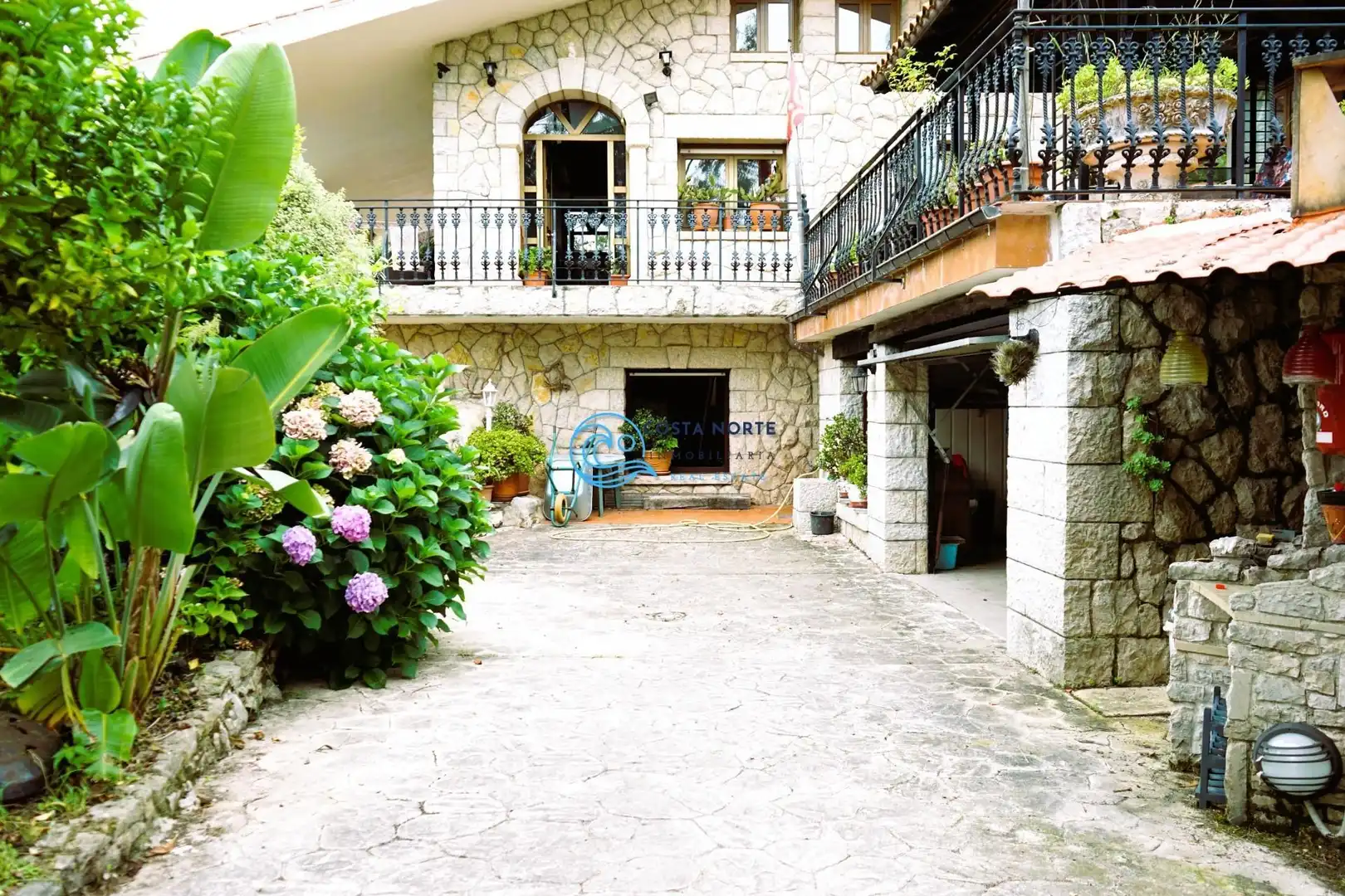 Vista exterior de Casa o chalet en venta en Reocín con Trastero y Amueblado