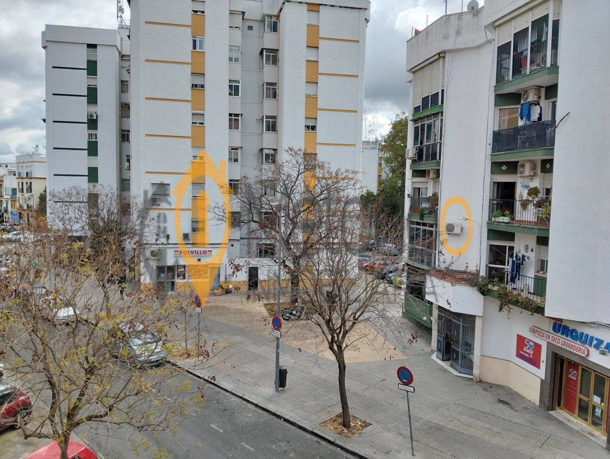 Vista exterior de Piso en venta en  Sevilla Capital con Aire acondicionado, Calefacción y Amueblado