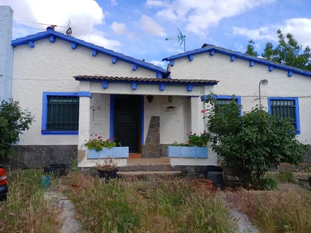 Chalet con piscina en venta en Don Benito
