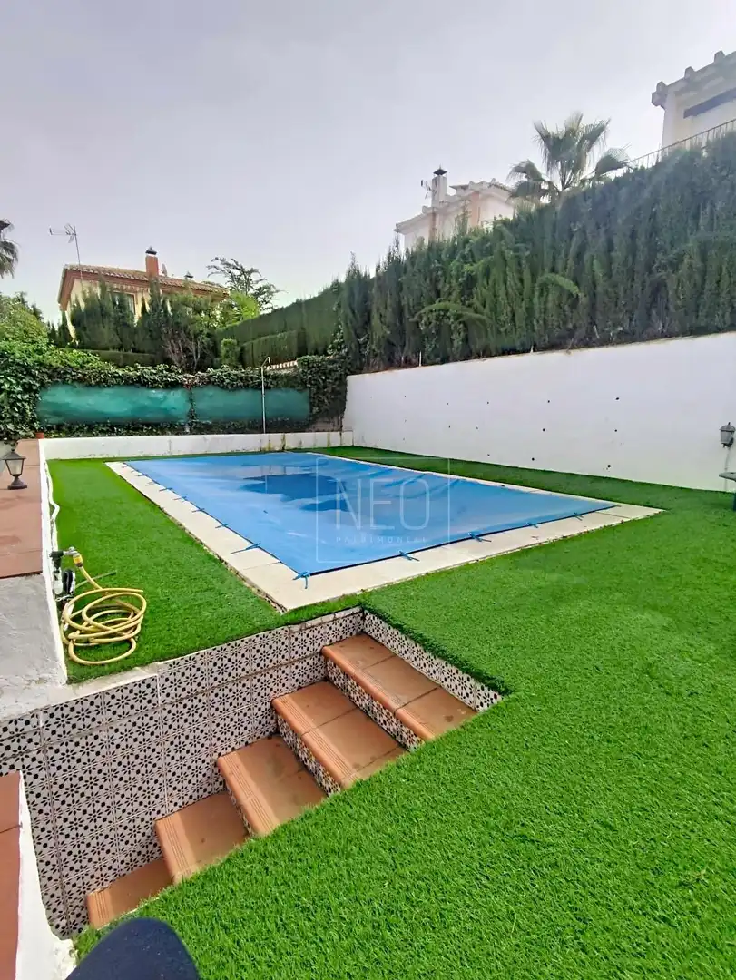 Piscina de Casa o xalet en venda en La Zubia amb Jardí privat, Piscina i Balcó