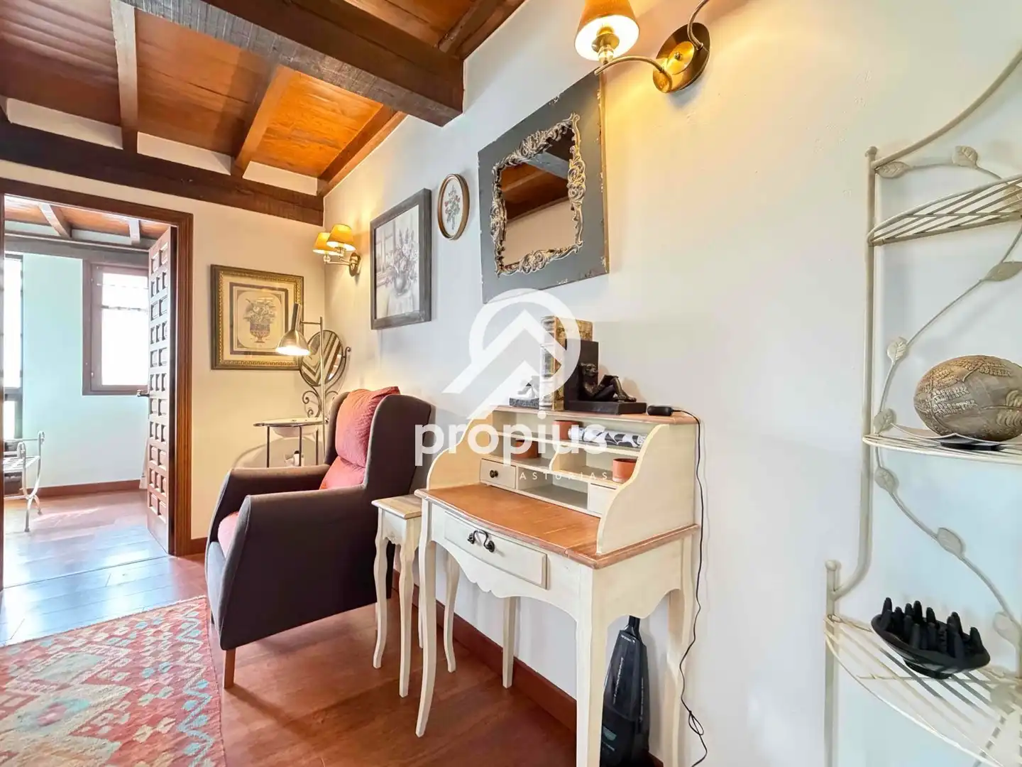 Sala de estar de Casa adosada en venta en Llanes con Calefacción, Trastero y Amueblado