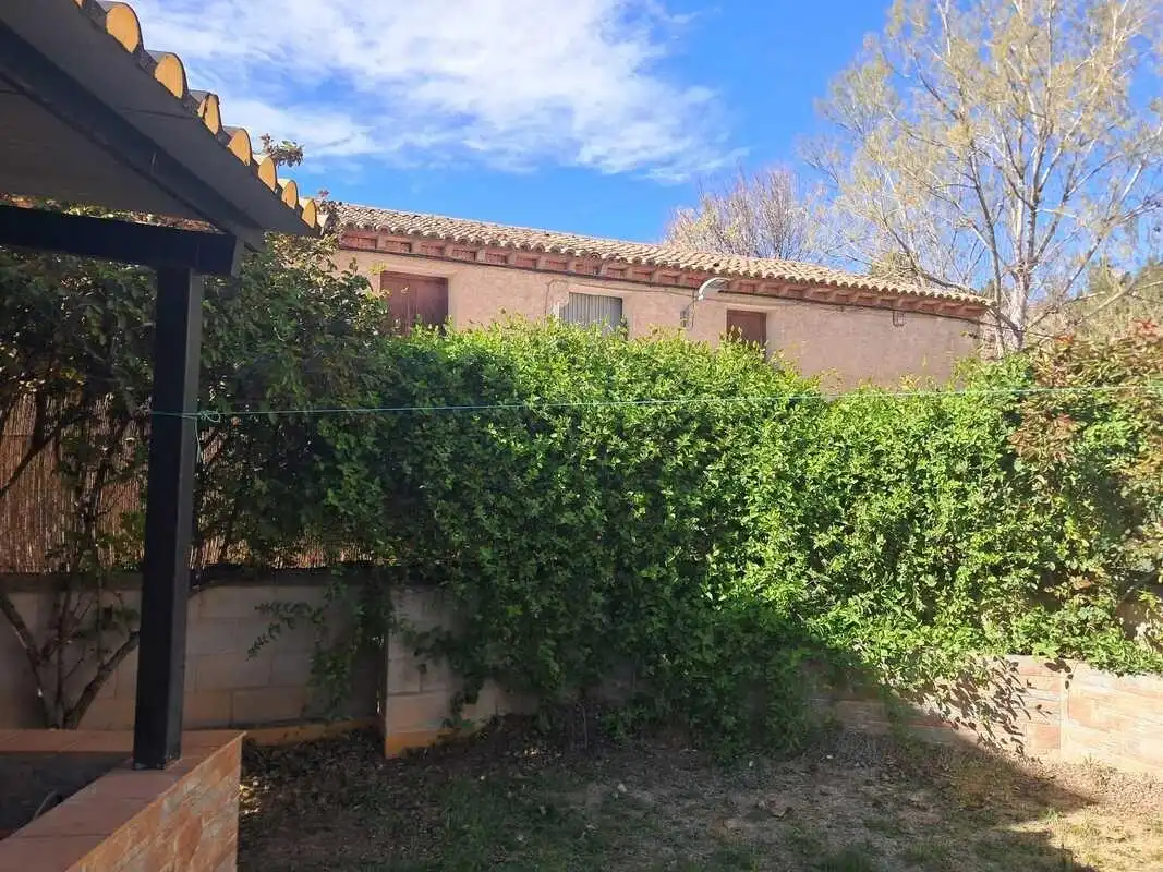Adossat amb jardí en venda a Avenida VALENCIA, imagen 4