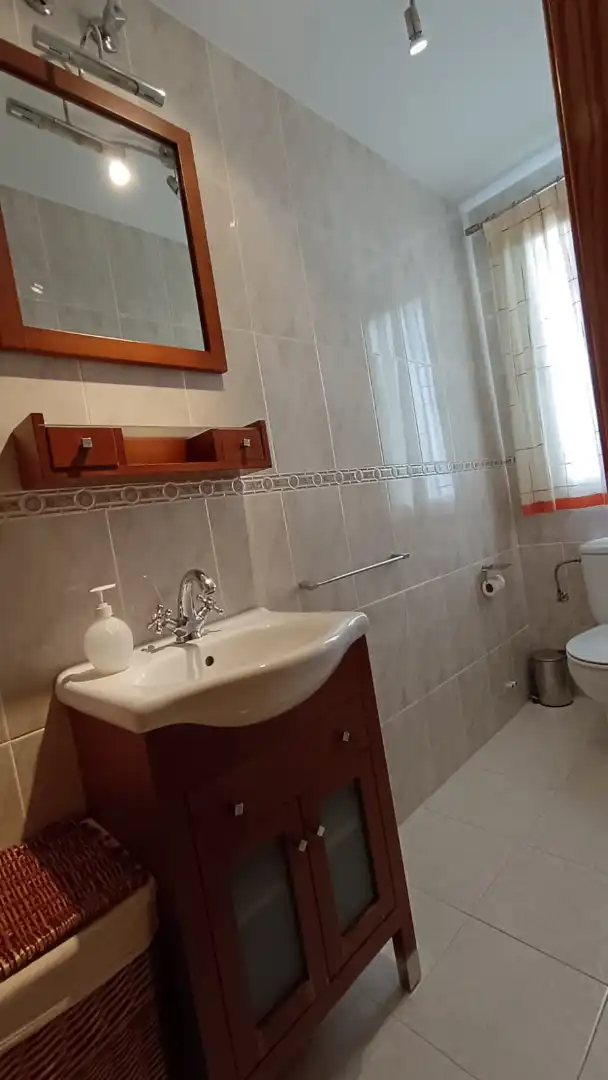 Baño de Casa adosada de alquiler en La Zubia con Amueblado, Horno y Lavadora